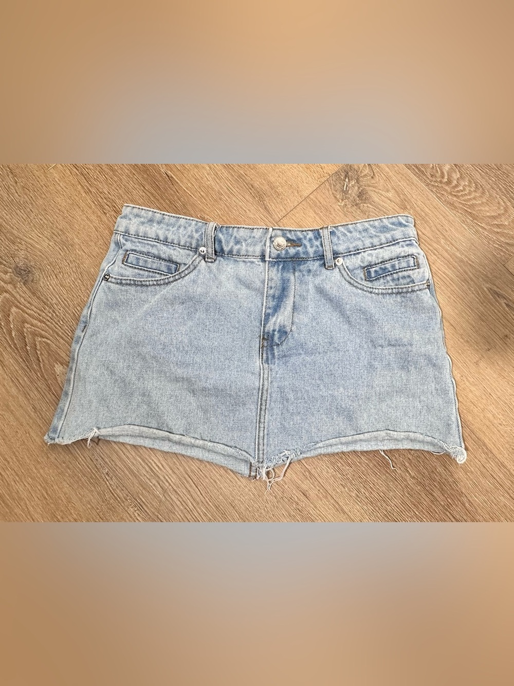 Edikted Denim Medium Light Wash Jean Mini Skirt Shorts Raw Hem Festival Y2K